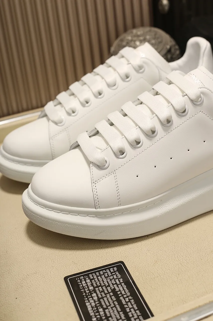 👟👟Ex-factory price 480👟👟 Men's size +10 High-quality upgraded version🔥Real shot of Alexander McQUEEN (McQueen)🎉The highest quality silk cowhide version on the market🎊, imported water-dyed sheepskin inside, counter 1:1 replica, star style T stage catwalk, a must-have for fashionistas , the original high-temperature and ultra-clear air compressor logo on the foot, absolutely counter-matched version, the arc of the back bag is truly genuine 0⃣️ difference, using an exclusive privately molded double-layer vacuum outsole, which is light on the foot and has excellent rebound! Running🏃✈️The first choice item for outdoor sports💅💅Trend and fashion coexist📣 Women’s style: 35-39, Men’s style: 39-44